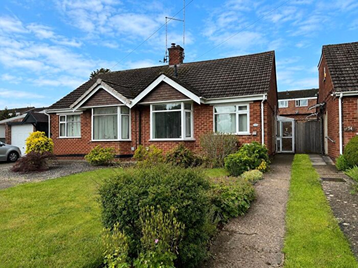 2 Bedroom Bungalow For Sale In Mayfield Drive, Daventry, Northamptonshire, NN11