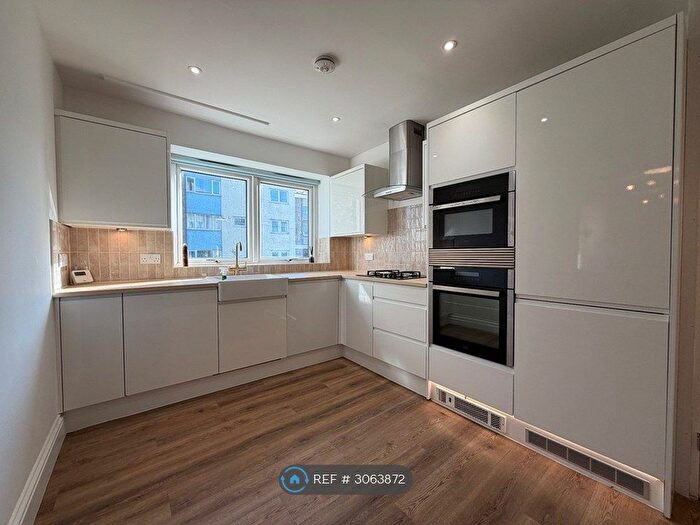 3 Bedroom Flat To Rent In Kirkstall Hill, Leeds, LS4
