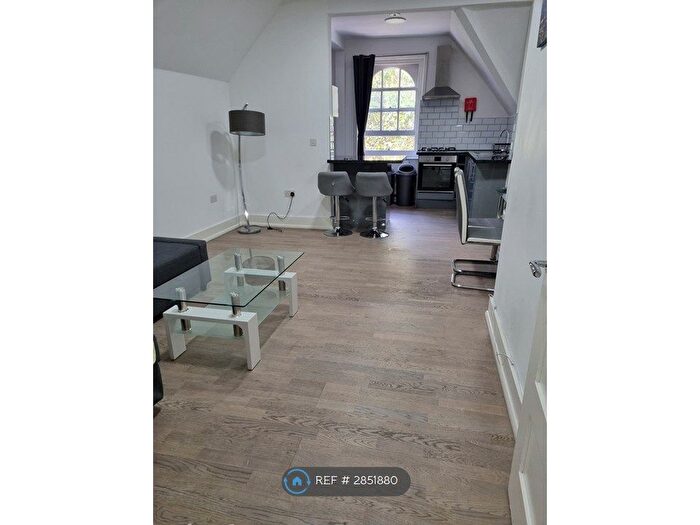 4 Bedroom Flat To Rent In Tower Bridge Road, London, SE1