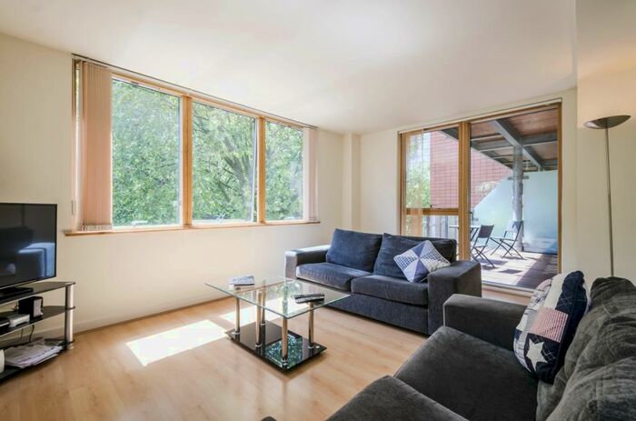 2 Bedroom Apartment To Rent In Featherstone Street, Epc:D, EC1