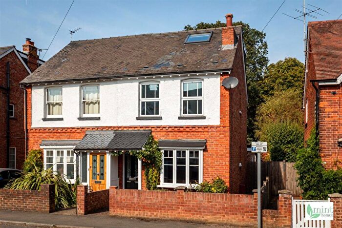 3 Bedroom House For Sale In Station Road, West Byfleet, KT14