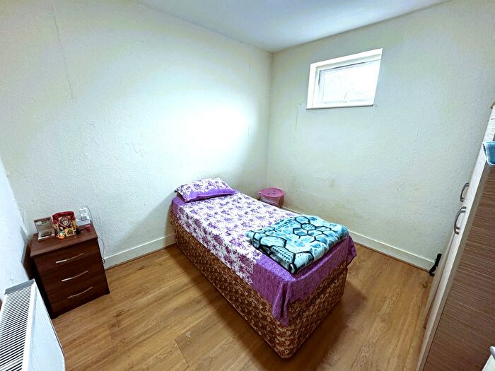 3 Bedroom Flat To Rent In Romford Road, London, E7