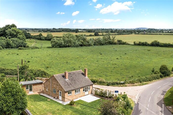 2 Bedroom Bungalow For Sale In North Street, Islip, Kidlington, Oxfordshire, OX5