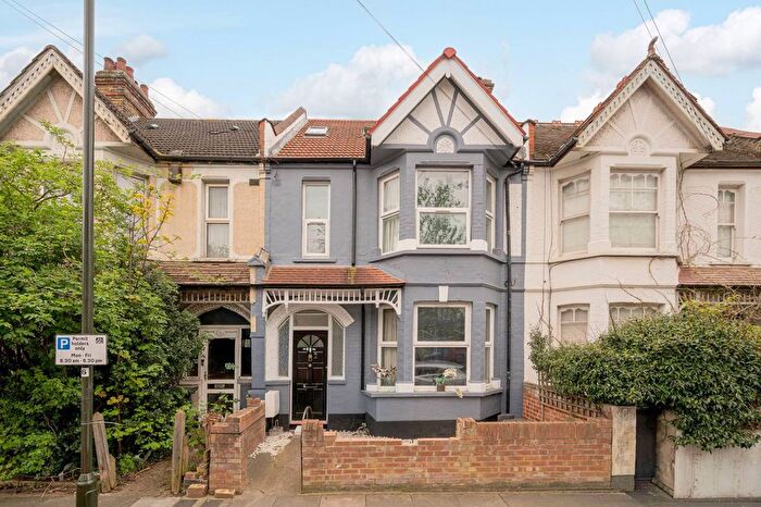3 Bedroom Flat To Rent In Seely Road, Tooting, London, SW17