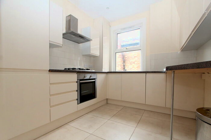 3 Bedroom Apartment To Rent In Rosebery Road, Muswell Hill, N10