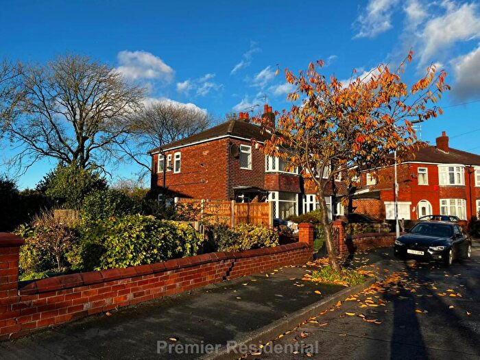 3 Bedroom Apartment To Rent In Clumber Road, Manchester, M18