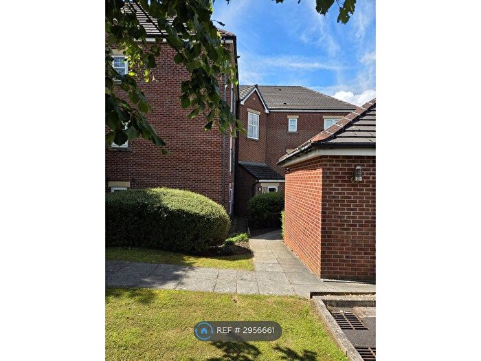 2 Bedroom Flat To Rent In Abernethy St, Bolton, BL6