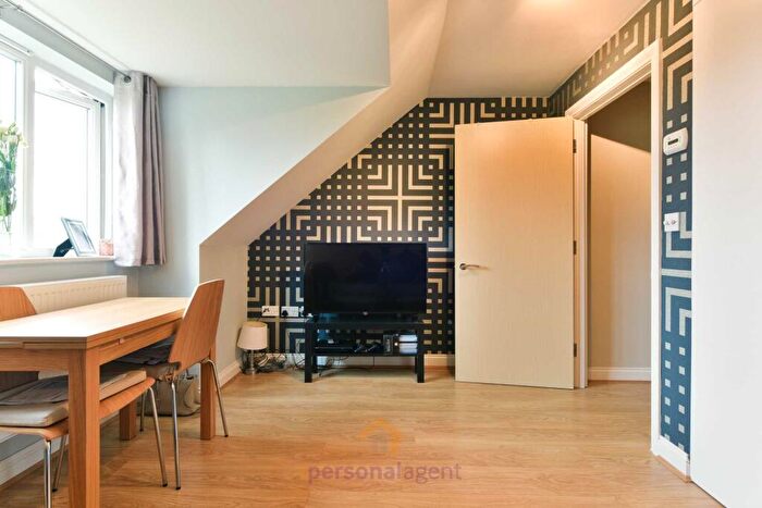 1 Bedroom Flat To Rent In Vernon Close, West Ewell, KT19
