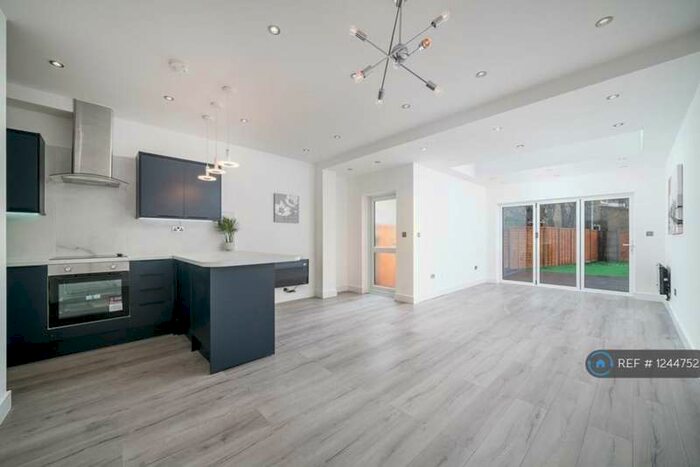 3 Bedroom Apartment To Rent In Barking Road, , London E13