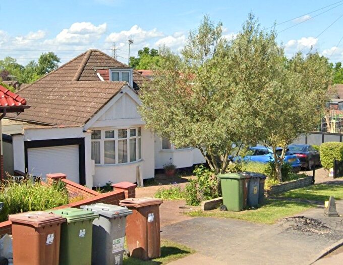 3 Bedroom Detached Bungalow To Rent In Caldecote Gardens, Bushey, WD23