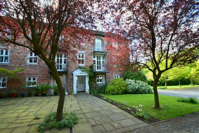 3 Bedroom Mews To Rent In Adlington Hall Mews Macclesfield, SK10