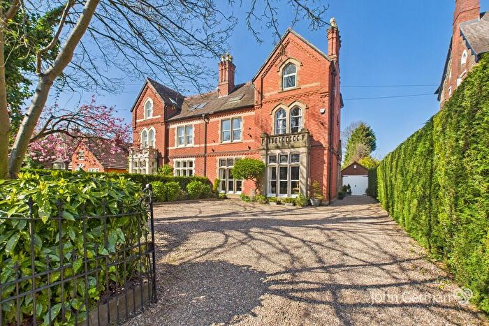 7 Bedroom Semi-Detached House For Sale In Alexandra Road, Burton-on-Trent, DE15