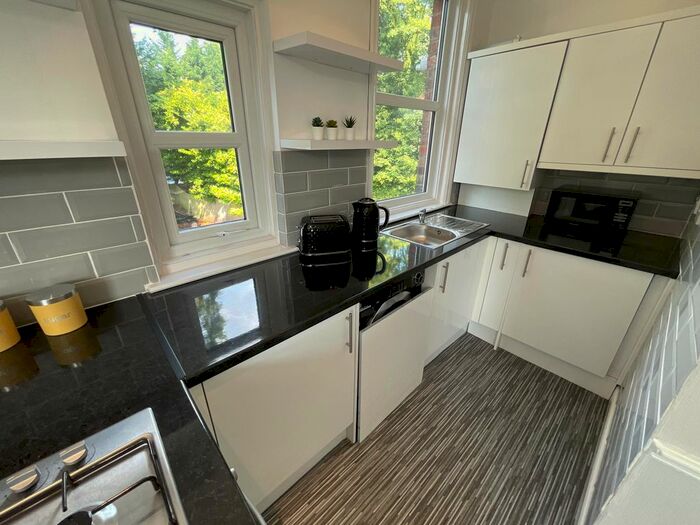 1 Bedroom Flat To Rent In Ballbrook Avenue, Didsbury, M20
