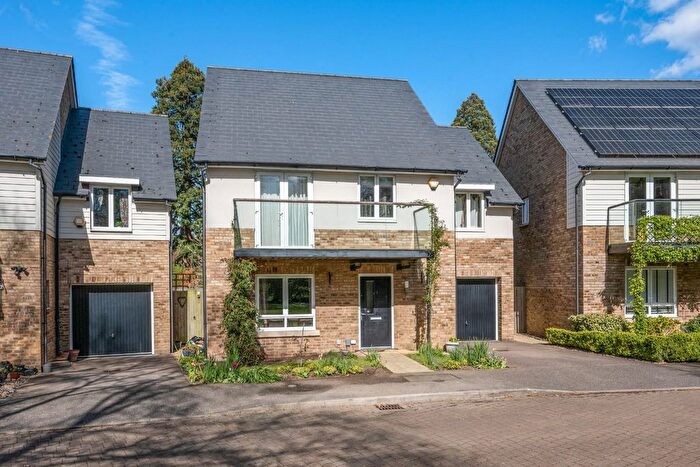 4 Bedroom Detached House For Sale In Redwood Drive, Epsom, KT19