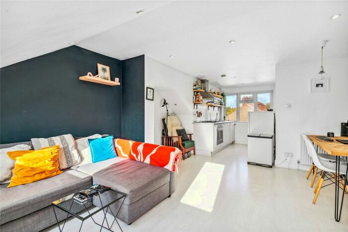 1 Bedroom Flat To Rent In Pendennis Road, London, SW16