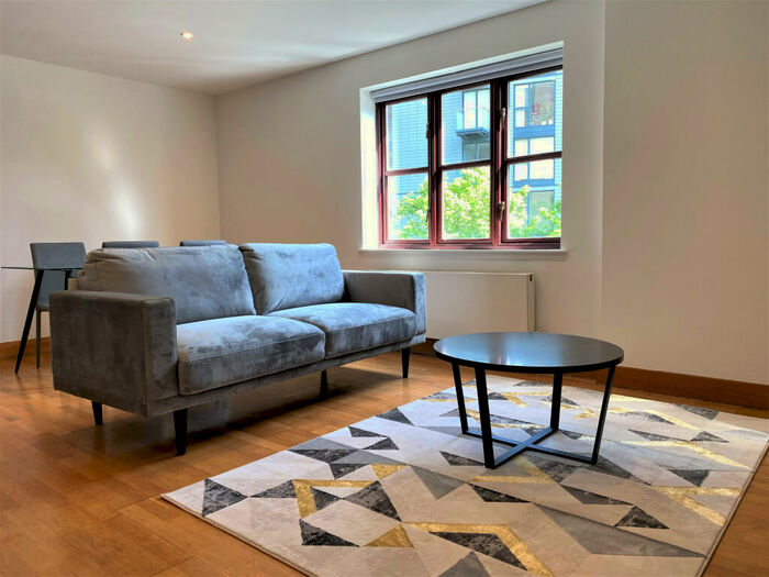 2 Bedroom Apartment To Rent In Kingsley Mews, London, E1W