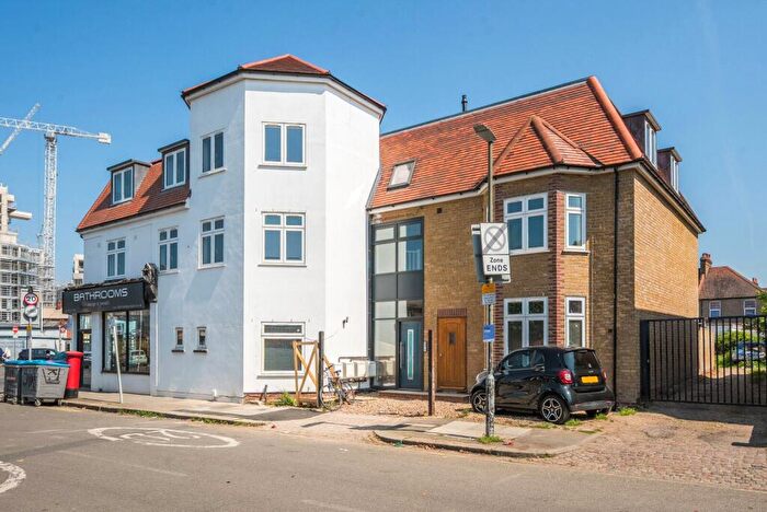 2 Bedroom Flat To Rent In Burlington Road, New Malden, KT3