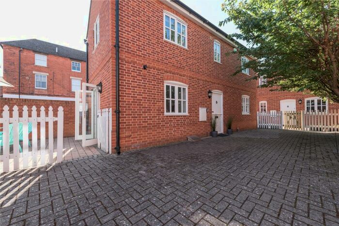 2 Bedroom Mews To Rent In Barlows Mews, Henley-On-Thames, Oxfordshire, RG9