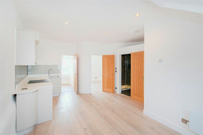 1 Bedroom Flat To Rent In Station Road, North Chingford, E4