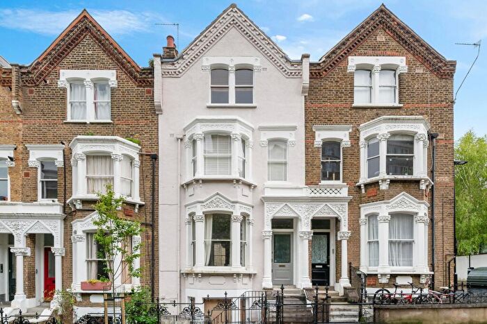 2 Bedroom Maisonette For Sale In Avenell Road, London, N5