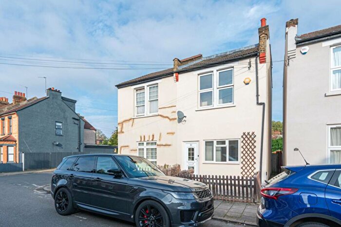 4 Bedroom Semi-Detached House To Rent In Bromley Gardens, Bromley, BR2