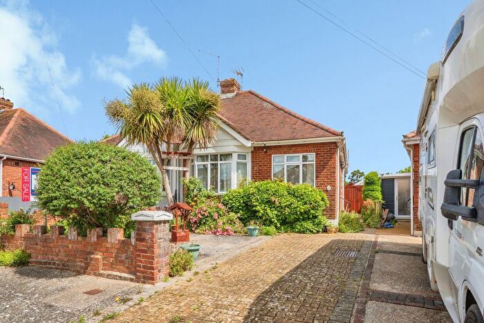 2 Bedroom Bungalow For Sale In Ingledene Close, Havant, Hampshire, PO9