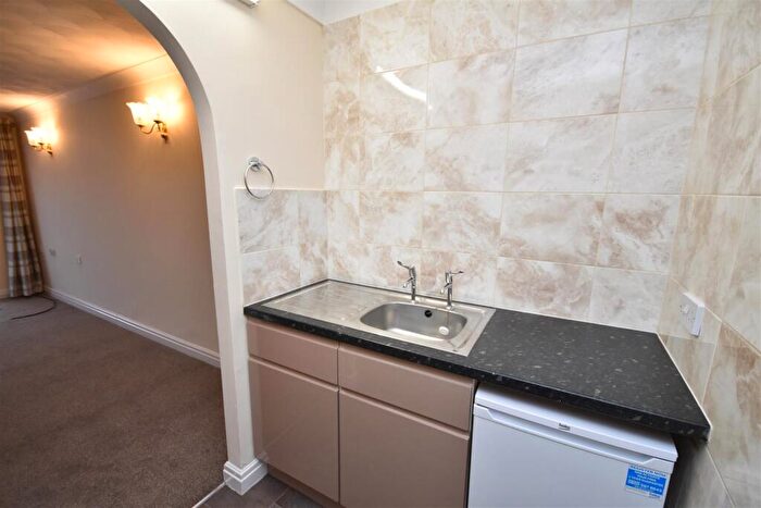 1 Bedroom Retirement Property To Rent In Hesslewell Court, Heswall, CH60