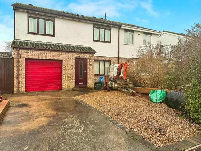 4 Bedroom Semi-Detached House For Sale In Pembroke Close, Burnham-On-Sea, TA8