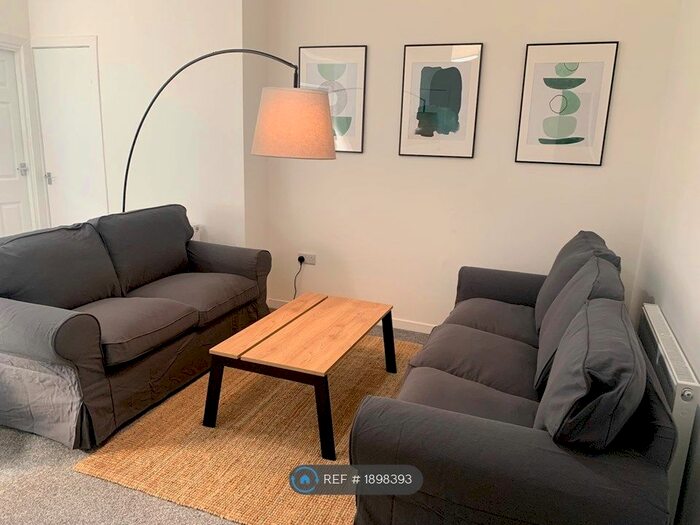 2 Bedroom Flat To Rent In Cowane Street, Stirling, FK8