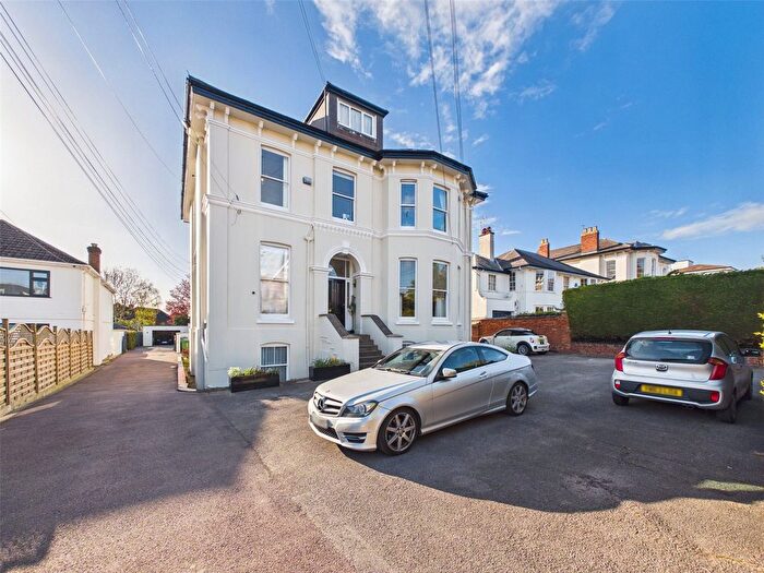 2 Bedroom Flat For Sale In St. Stephens Road, Cheltenham, Gloucestershire, GL51