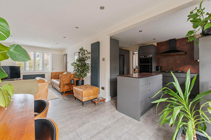 4 Bedroom Detached House For Sale In Apostle Way, Bishopdown, Salisbury, SP1