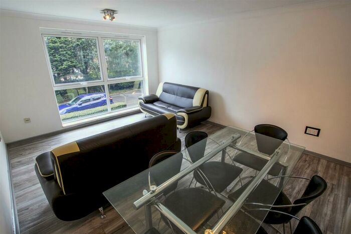 2 Bedroom Flat To Rent In Seymour Close, Selly Park, Birmingham, B29