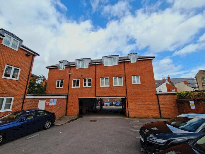 1 Bedroom Apartment To Rent In Curtis Street, Swindon, SN1