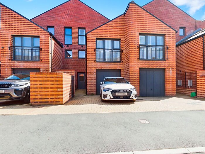 3 Bedroom Town House For Sale In Langdon Road, Swansea, SA1