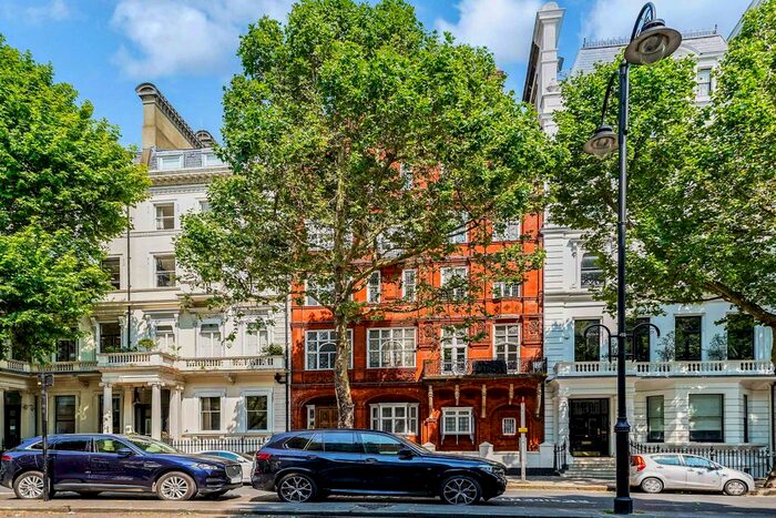 3 Bedroom Flat To Rent In Queen's Gate, London, SW7