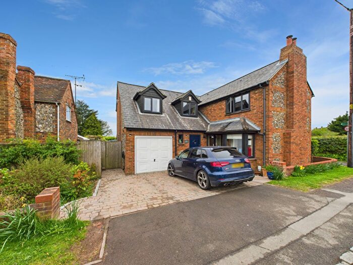 3 Bedroom Detached House For Sale In Leigh Cottage, Main Road, Lacey Green, Buckinghamshire, HP27