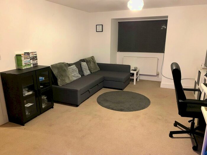 1 Bedroom Flat To Rent In Havant Road, Drayton, Portsmouth, PO6