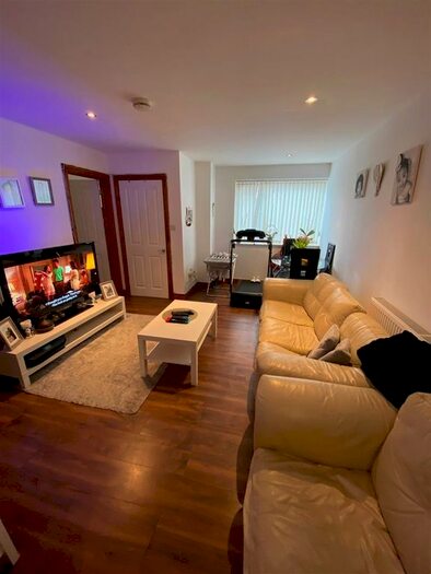 2 Bedroom Flat To Rent In Wade Street, St. Pauls, Bristol, BS2