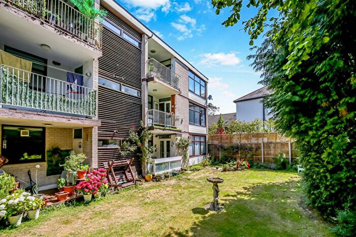 3 Bedroom Flat For Sale In Epsom Road, Epsom, KT17