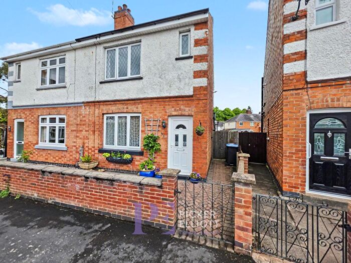 2 Bedroom Semi-Detached House For Sale In Merevale Avenue, Hinckley, LE10