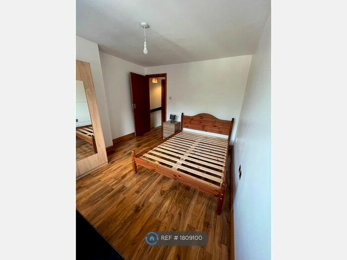 2 Bedroom Flat To Rent In Paddington Close, Hayes, UB4