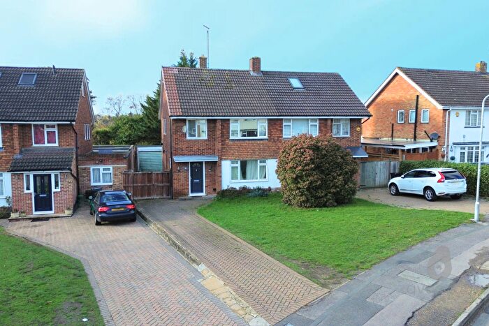 3 Bedroom Semi Detached House For Sale In Silverdale Road, Earley, Reading, Berkshire, RG6