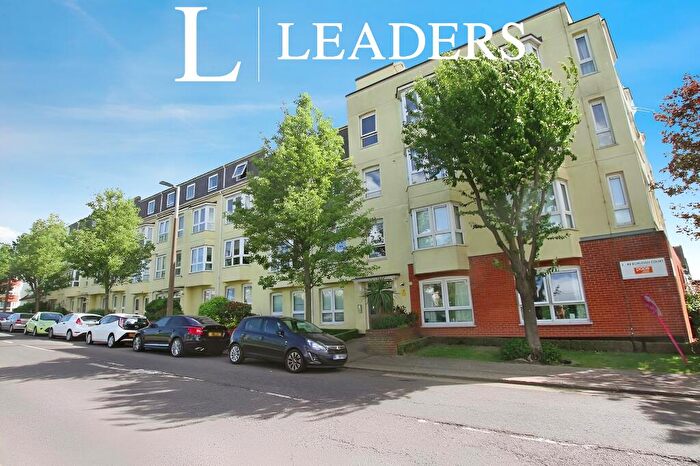 2 Bedroom Flat To Rent In Burleigh Court, Station Road, Westcliff On Sea, SS0