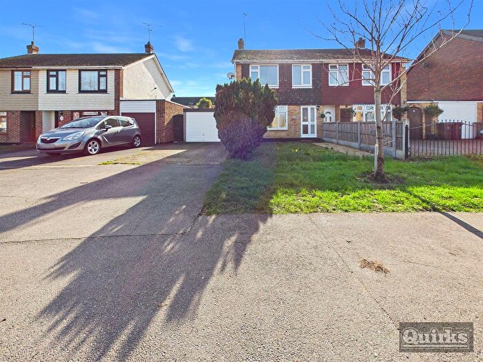 3 Bedroom Semi Detached House For Sale In Elder Avenue, Wickford, SS12