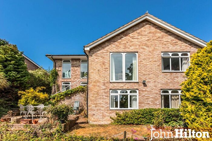 4 Bedroom Detached House For Sale In Wanderdown Way, Ovingdean, BN2