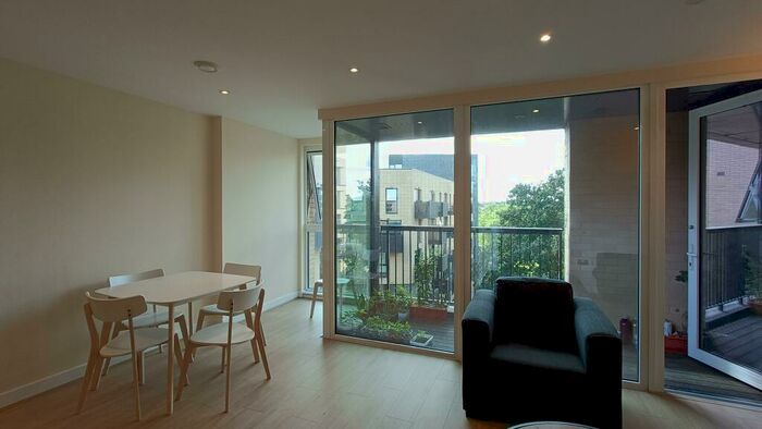 2 Bedroom Flat To Rent In Burgess Springs, Chelmsford, CM1