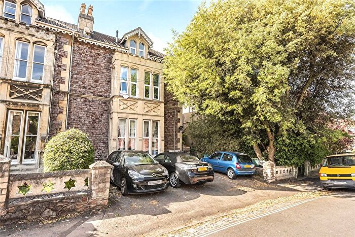 2 Bedroom Flat For Sale In Trelawney Road, Cotham, Bristol, BS6