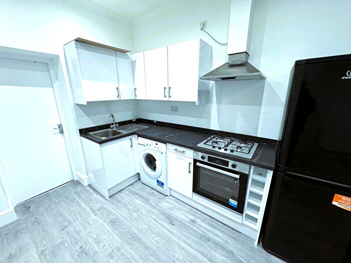 2 Bedroom Flat To Rent In Aldborough Road South, Ilford, IG3