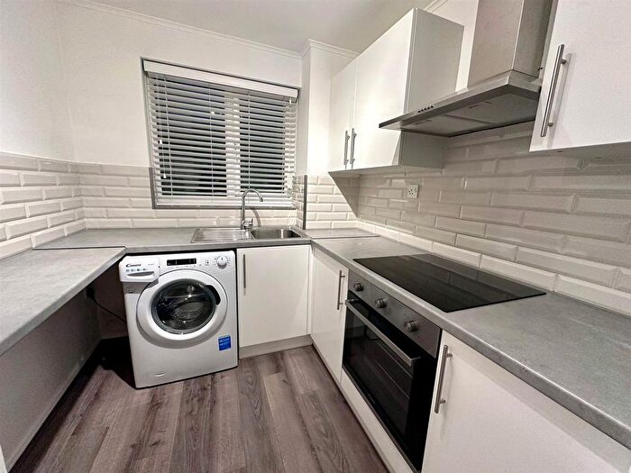 1 Bedroom Flat To Rent In Gartons Close, Ponders End, Enfield, EN3