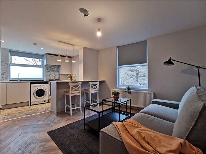 2 Bedroom Flat To Rent In High Road, Willesden, London, NW10